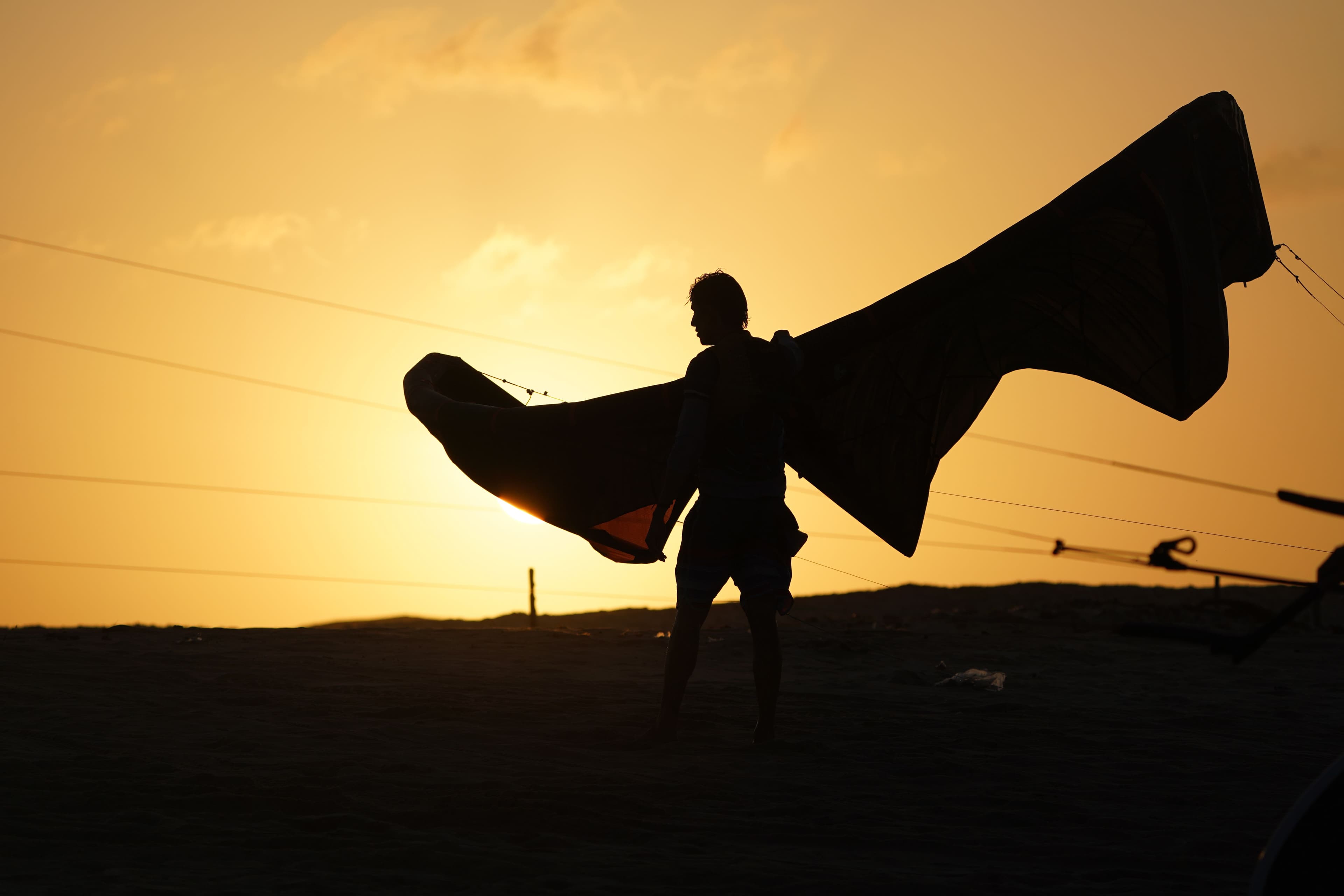 Caught in the Flow: Paracuru's Kite Life - Image 1